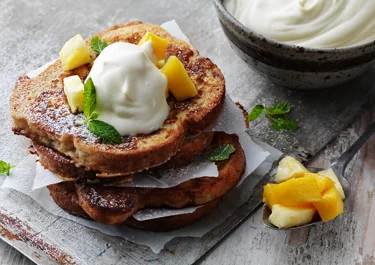 Fattiga riddare med vit chokladkräm
