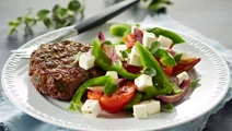 Hakkebøffer og grillet græsk salat