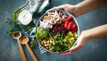 Salat med røget kylling og kikærter