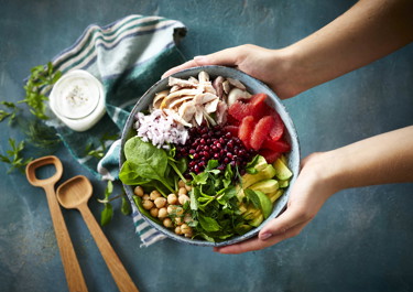 Salat med røget kylling og kikærter