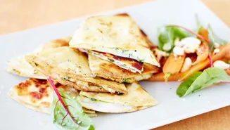 Quesadillas med ost och mangold