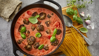 Lady & Vagabonden spaghetti med kødboller og spicy tomat-flødesauce
