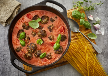 Lady & Vagabonden spaghetti med kødboller og spicy tomat-flødesauce