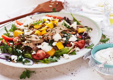 Sallad med kyckling, mango och örtquinoa