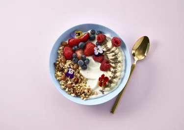Skyr bowl with granola and fruit
