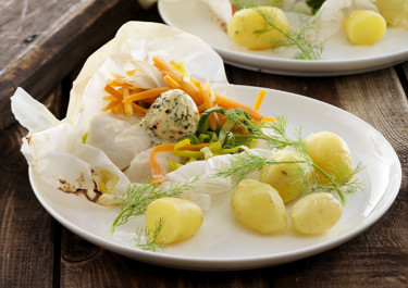 Torskepakker med kryddersmør og nye kartofler