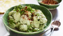 Grön potatissallad med smak av tryffel