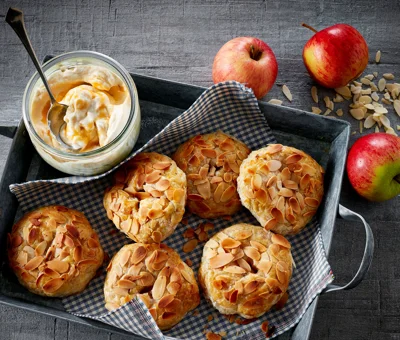 Mini apple pies with ginger and salt caramel