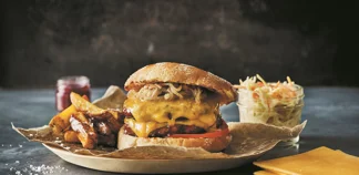 Διπλό cheeseburger με cheddar