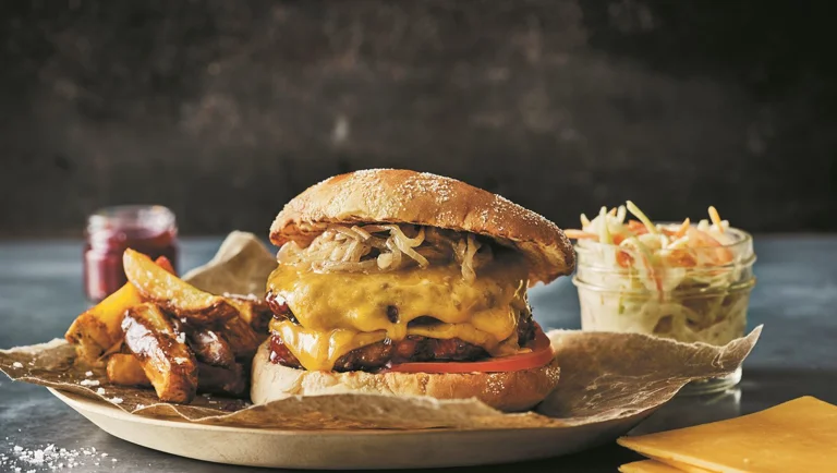 Διπλό cheeseburger με cheddar