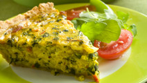 Pinaatti-pekoni-raejuustopiirakka