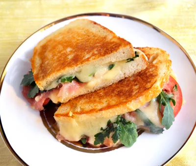 Gegrilltes Höhlenkäse-Sandwich