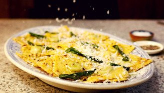 Ravioli med spenat och ricotta samt citronsmör