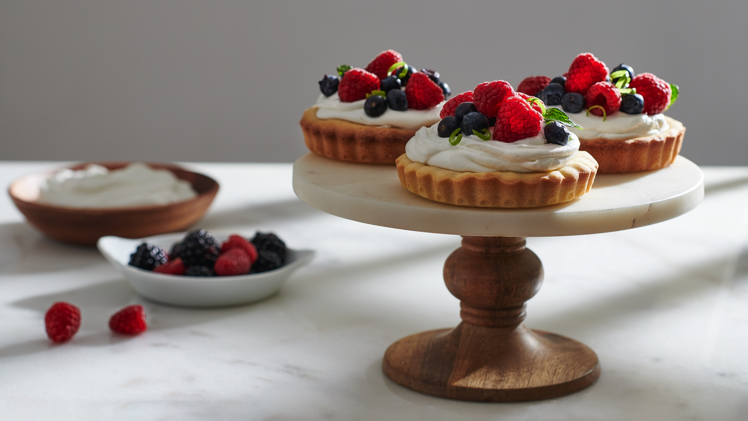 Mini Obsttörtchen mit Beeren – Rezept | Arla - Rezept