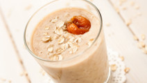 Smoothie βερίκοκο με γάλα και μούσλι