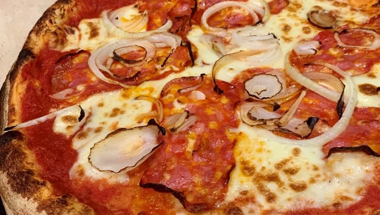 Spicy Cossette Mozzarella Pizza