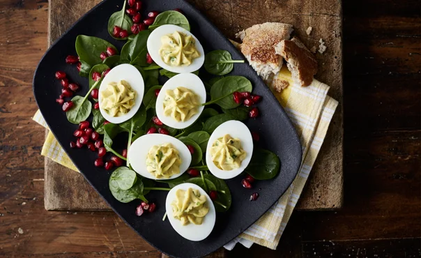 Djevelegg med blåmuggost og spinatsalat