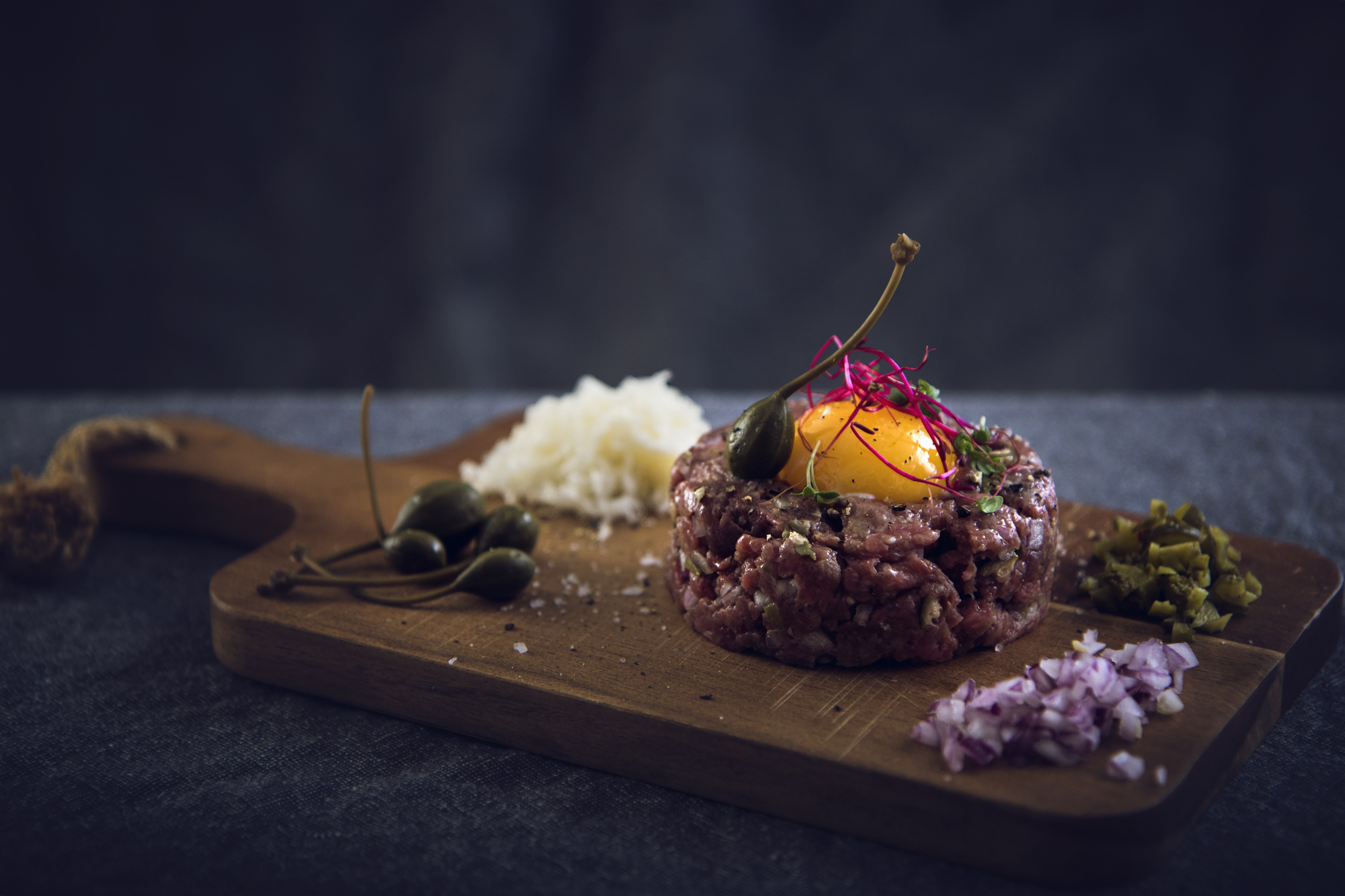 Råbiff med Präst® och confiterad äggula