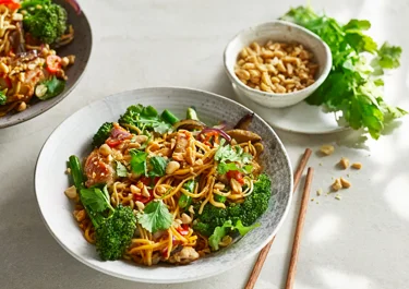 Stir-fry chicken with vegetables