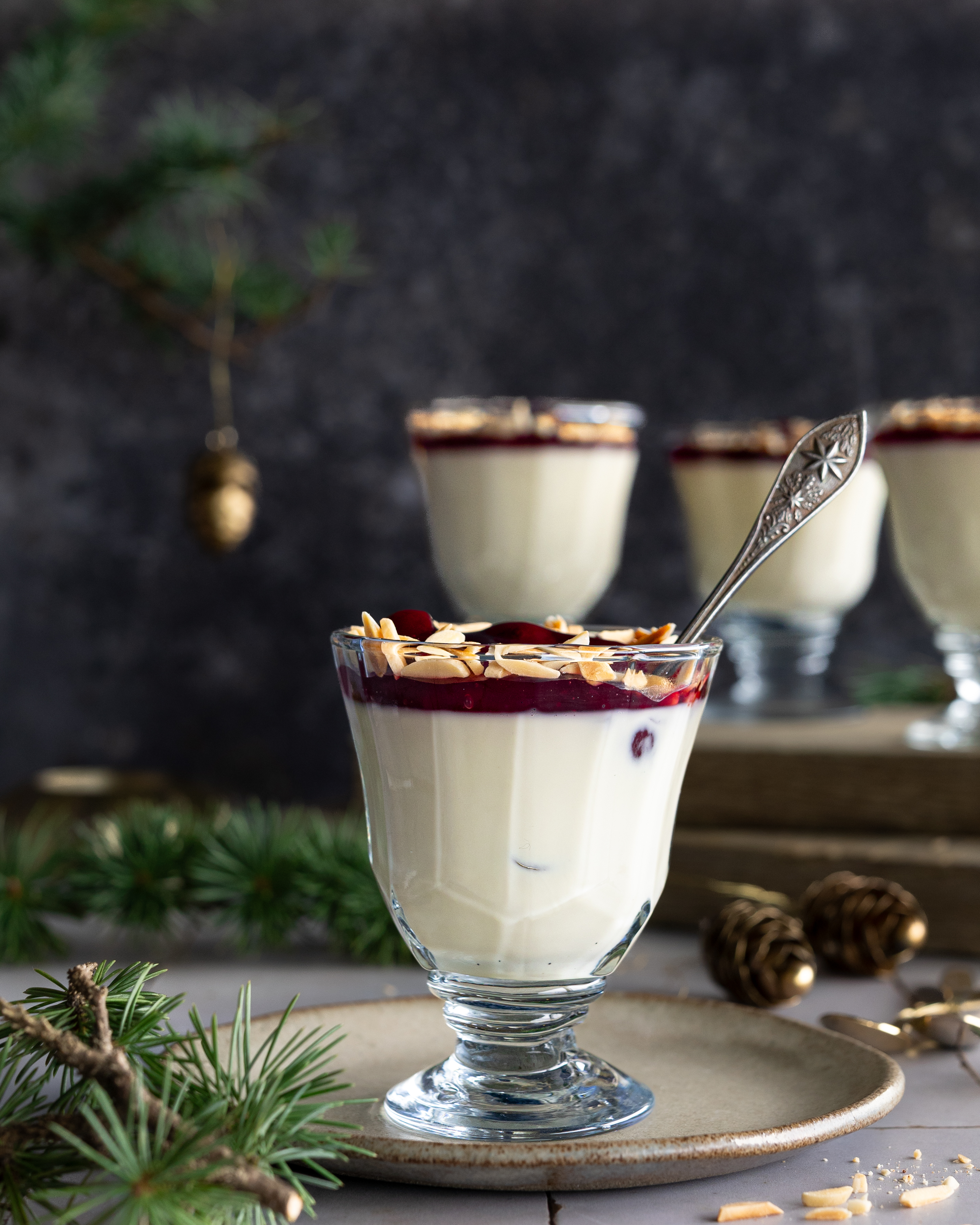 Panna cotta med kirseb&#xE6;r