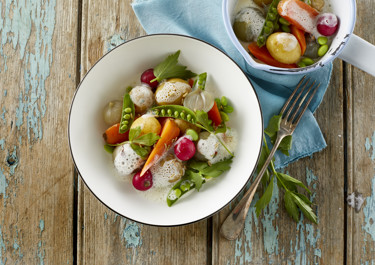 Grøntsagsfrikassé med sprøde fennikelfrø