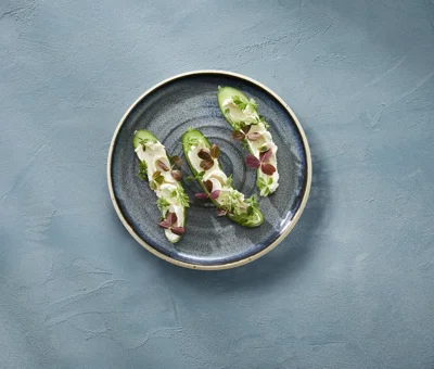 Snack agurk med Castello® garlic whipped cream cheese