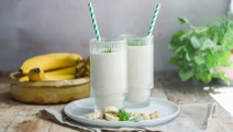 Banaaniproteiinipirtelö kreikkalaisella jogurtilla