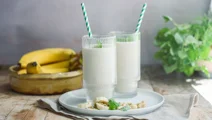 Banaan-proteïne milkshake met Griekse yoghurt
