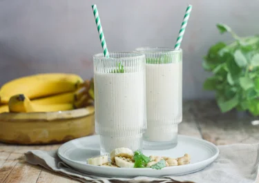 Bananen-Protein-Milchshake mit griechischem Joghurt