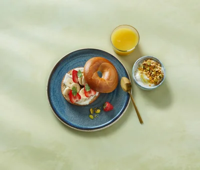 Tropical bagel with banana, strawberries, and cream cheese ring
