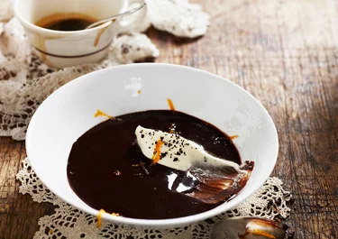 Bakad chokladkräm med apelsingrädde