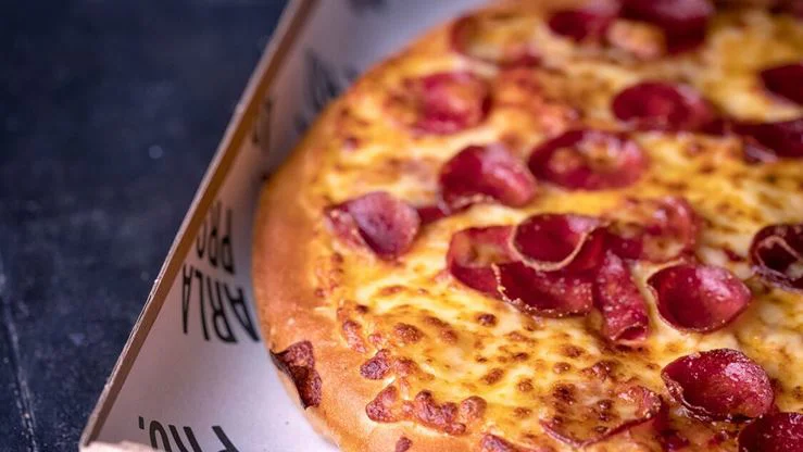 بان بيتزا البيبروني العميقة