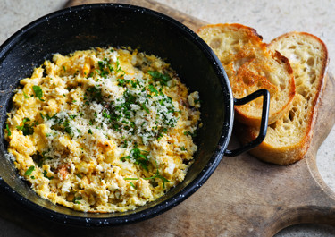 Äggröra med cottage cheese i ugnen