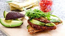 Vegetarisk toast med avokado