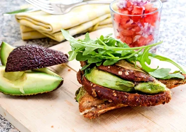 Vegetarisk toast med avokado