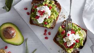 Avokadomacka med cottage cheese