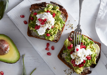 Avokadomacka med cottage cheese