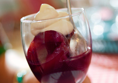 Aprikoosit punaviinissä