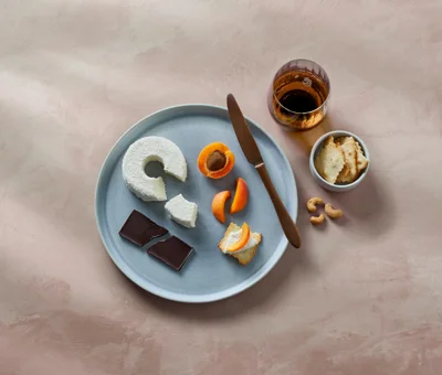 Appetitvækker med flødeostring og chokolade