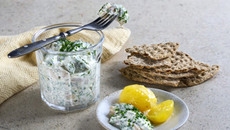 Krämig sill med dragon, citron och vitlök