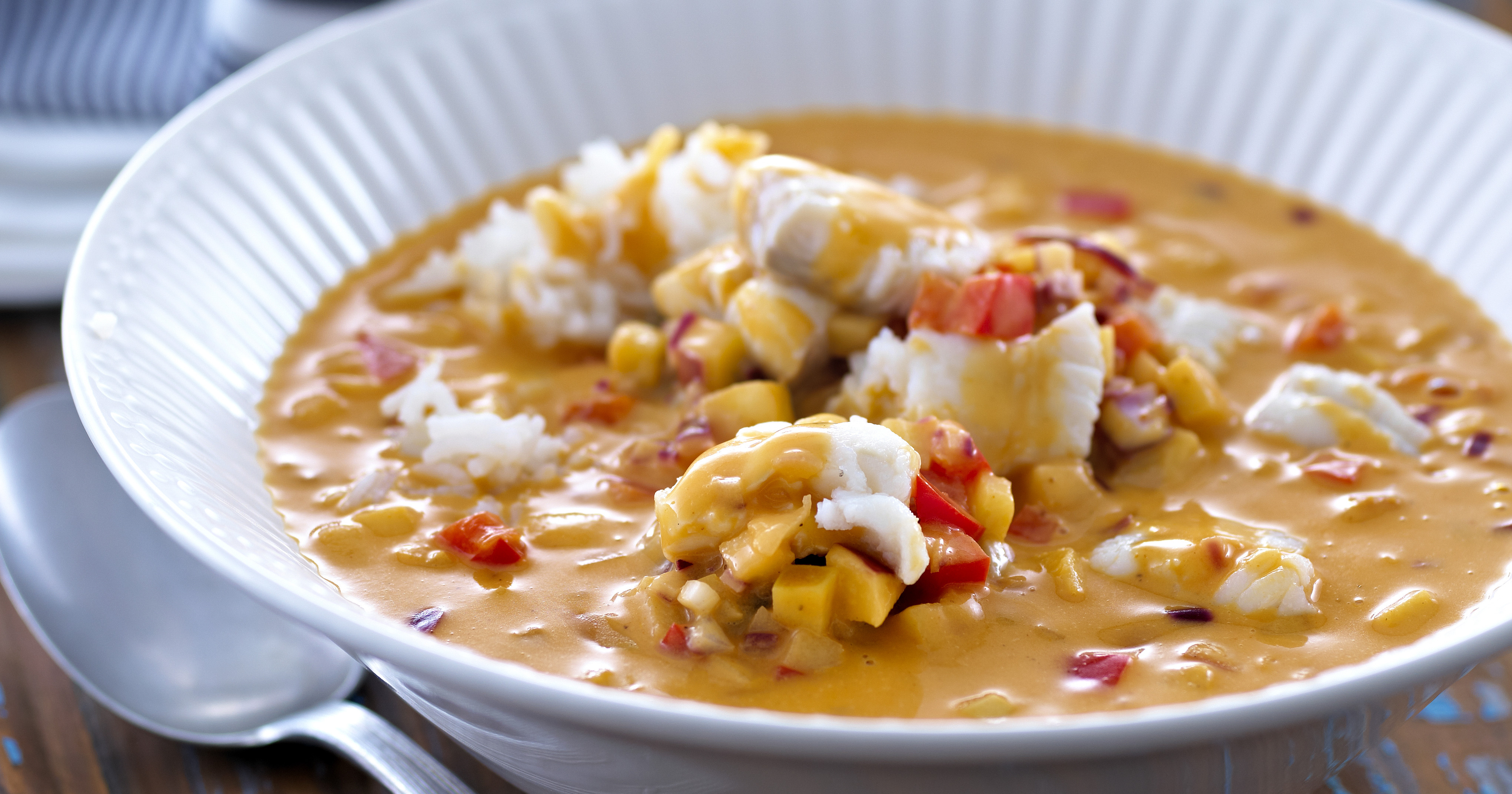 Mulligatawny suppe med fisk