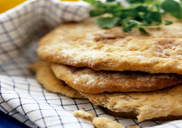 Oreganodoftande plattbröd
