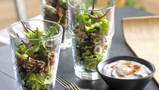 Salat med oksekød og bacon