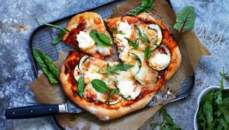 Tuorejuusto-kesäkurpitsapizza