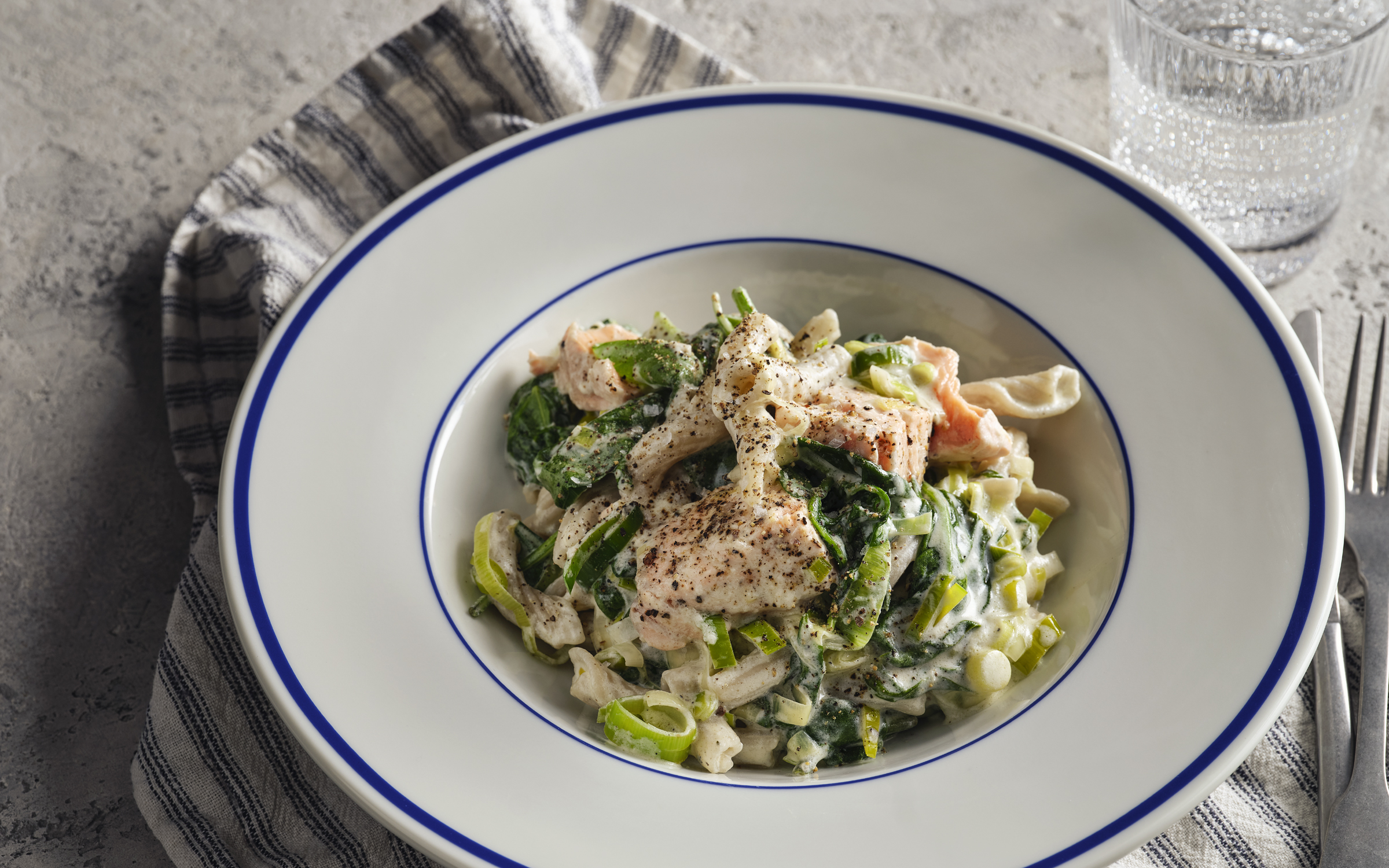 Lax och spenatpasta 
