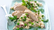 Risotto med ærter og grillet kylling