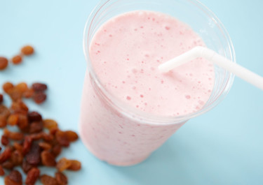 Mansikkaproteiinimilkshake