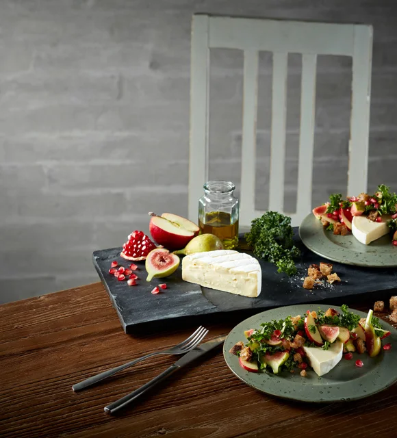 Fersk salat og Castello Hvit med Geit