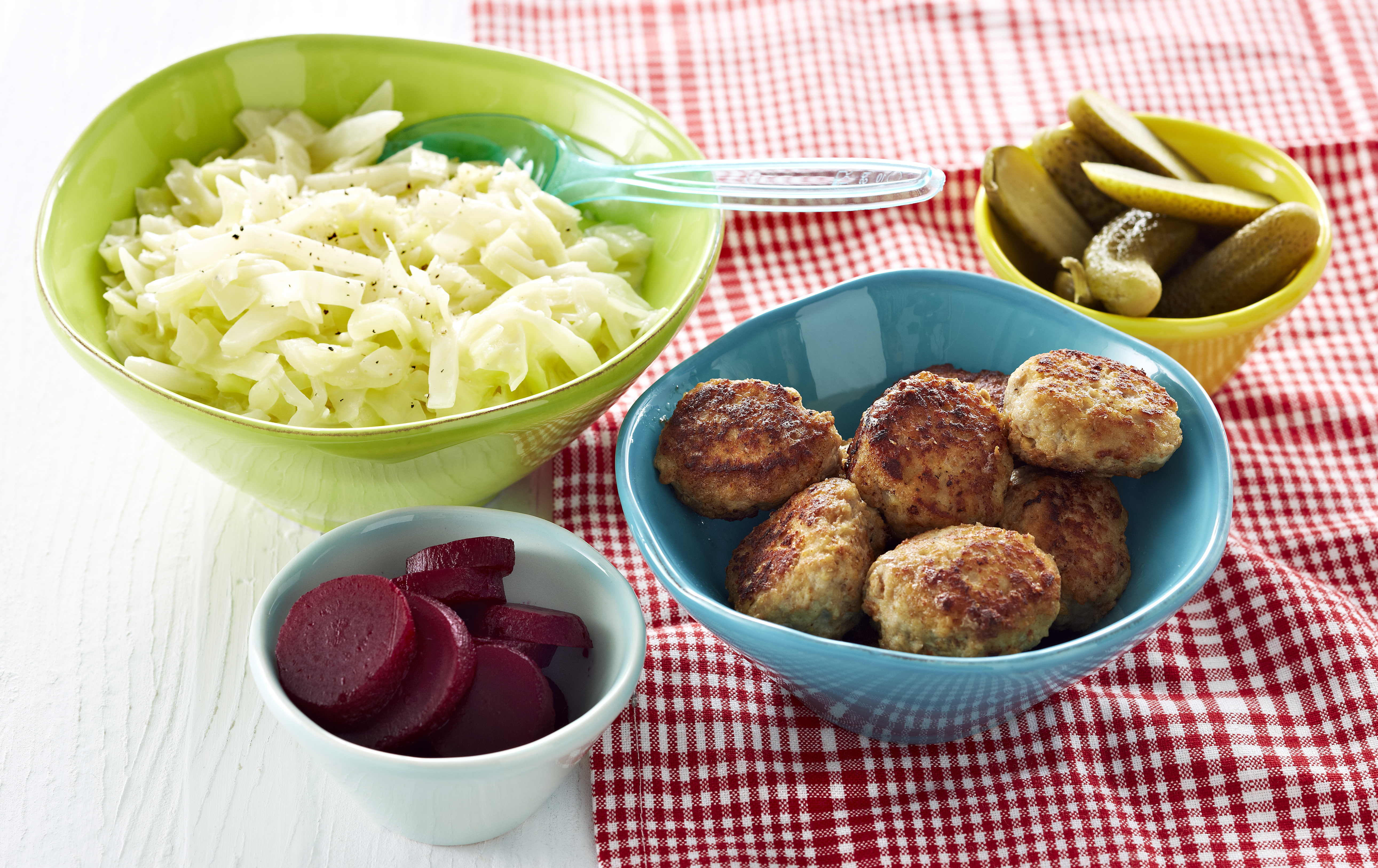 Stuvet hvidkål og frikadeller Nem Opskrift fra Arla Arla