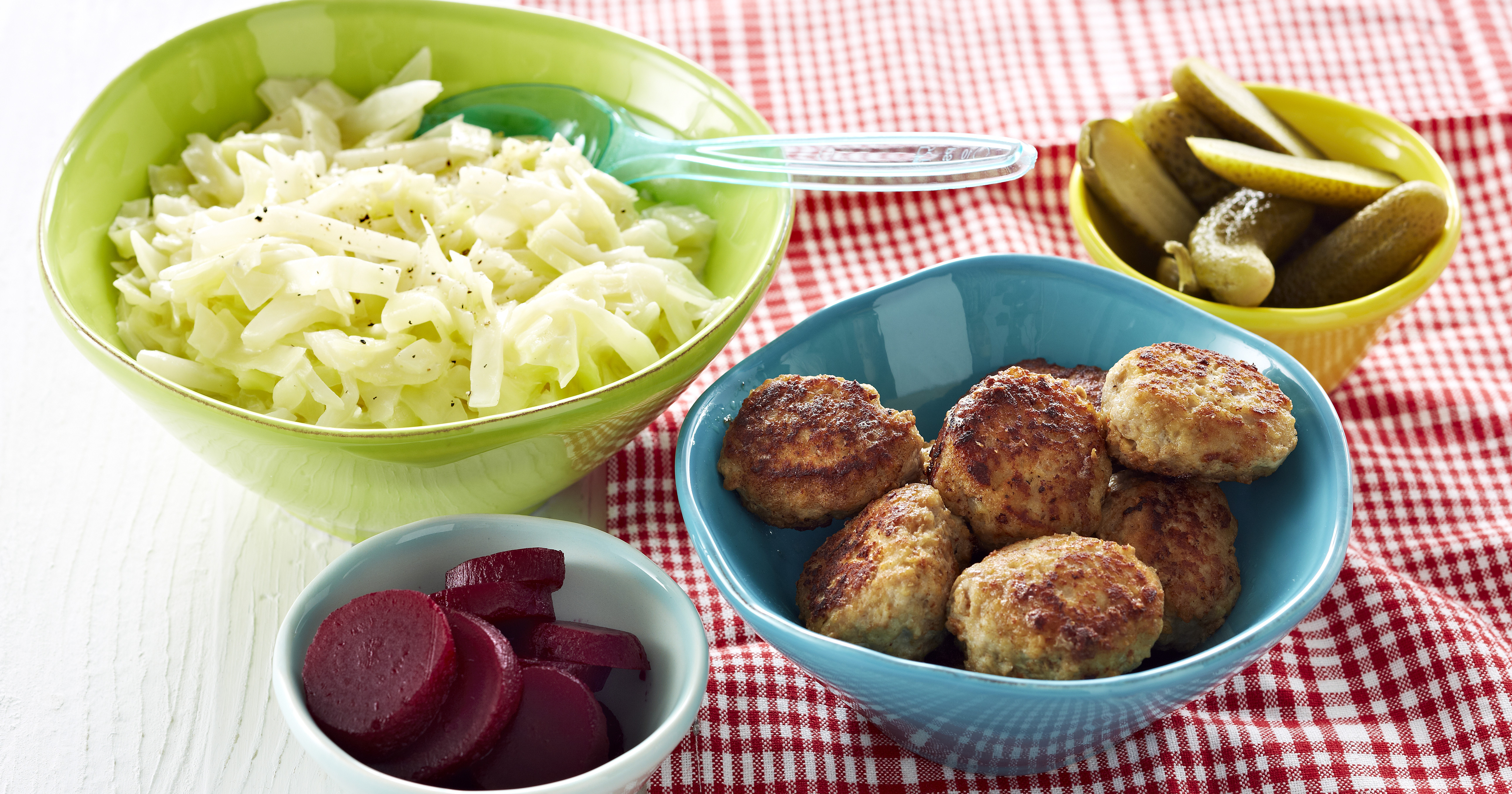Stuvet hvidkål og frikadeller